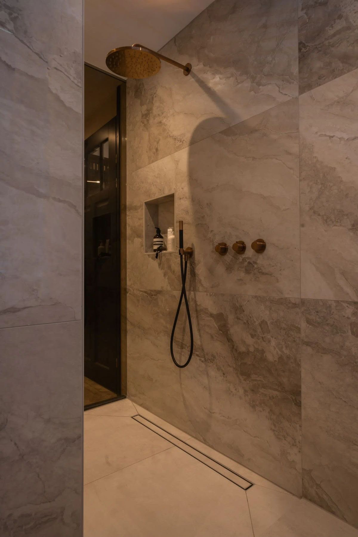 Douche — Eaux-Vives